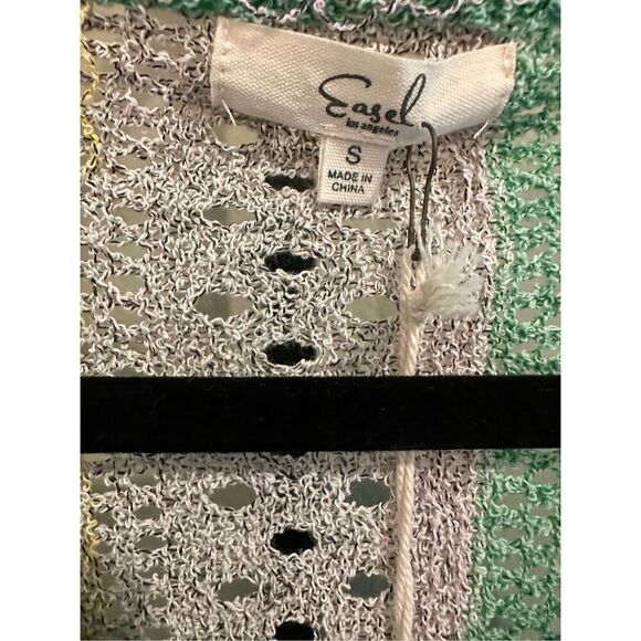 Size S (Oversized) Easel Los Angeles Poncho Crochet in Apple Green - Picture 5 of 6